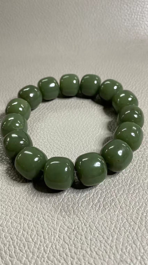 Untaian Giok Hetian Jade Alami Giok halus dan hangat dengan warna yang indah Ukuran 16 * 14mm Sudah termasuk pajak pengiriman.