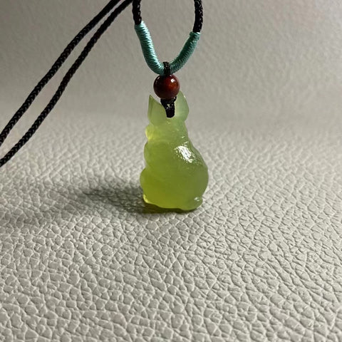 Rantai Kelinci Giok Giok Cui Alami Ukuran 26 * 15.3mm Giok bersih dan halus Gaya Termasuk pajak pengiriman