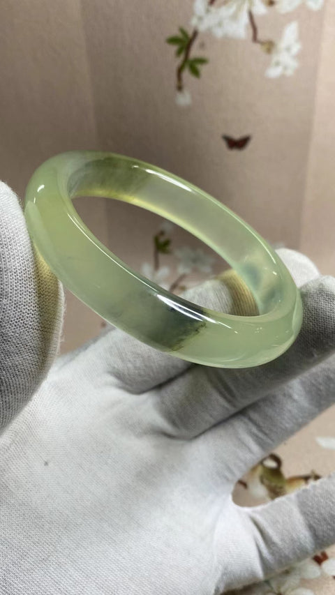 Gelang Lukisan Warna Musim Semi Giok Cui Giok Alami Ukuran 57-59mm Ukuran 58mm Lebar Sisi 12.6mm Giok terjadi secara alami Pola acak Pengiriman dan pajak sudah termasuk.