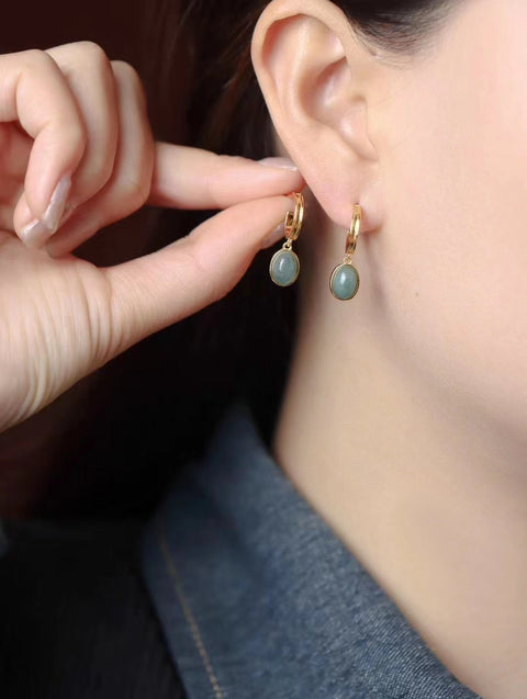 Anting-anting giok Guatemala Jadeite Giok Air Biru yang terbuat dari perak 925 dengan pelapisan emas Sudah termasuk pajak pengiriman