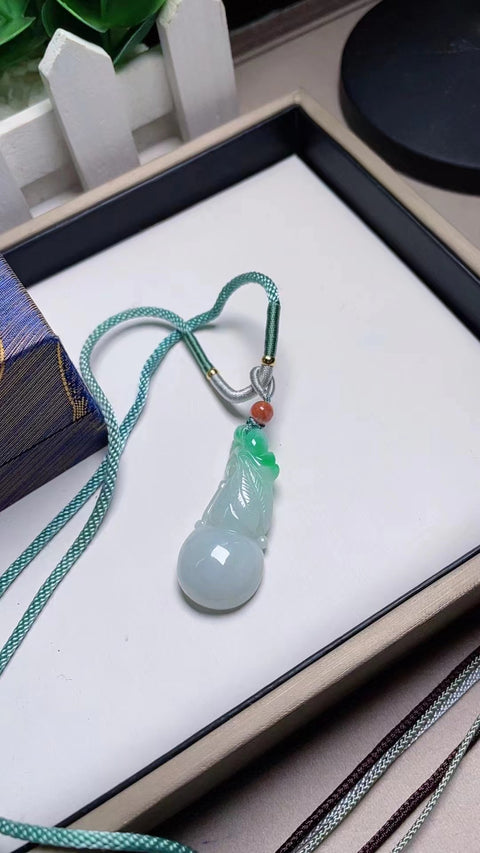 Liontin Labu Giok Jadeite Alami Keberuntungan dan Kemakmuran Bahan Lubang Tua Tebal dan Ukuran Penuh 4.0 * 1.8 * 1.0 Termasuk Pajak Pengiriman