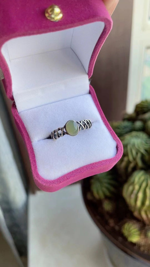 Cincin Giok Hetian Alami yang terbuat dari perak 925; Bahan dasar yang halus dan hangat, gaya yang indah, satu untuk setiap model, sudah termasuk ongkos kirim dan pajak.