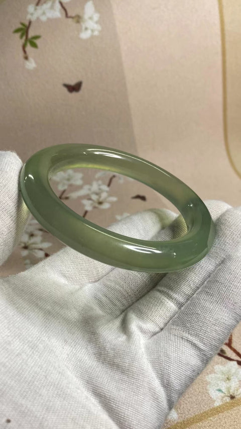 Gelang Hijau Es Giok Cui Giok Alami Ukuran 57-59mm Ukuran 58.7mm Lebar Sisi 10.7mm Giok terjadi secara alami Pola acak termasuk pajak pengiriman