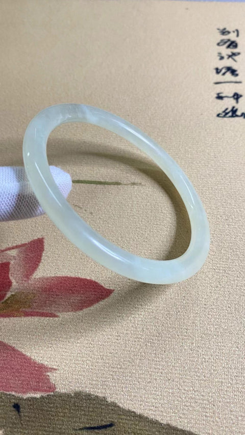 Gelang Strip Kecantikan Es Batu Giok Cui Giok Abu-abu Ukuran 58-60mm Ukuran 60mm Batu giok terjadi secara alami Pola acak termasuk pajak pengiriman