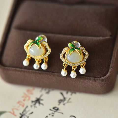 2786-2 Daun Bambu Giok Hetian Alami dan Anting Awan Keberuntungan Set dalam 925 Perak Ukuran 6 * 8mm Giok bersih, halus dan hangat, dan gayanya baru dan unik. Pengiriman dan pajak sudah termasuk.