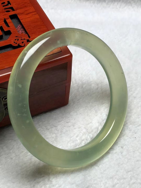 Gelang Garis Kecantikan Giok Cui Giok Es Cui Giok Alami Ukuran 57mm Giok ini bagus dan hangat Giok ini terbentuk secara alami Pola-polanya acak Sudah termasuk pajak pengiriman