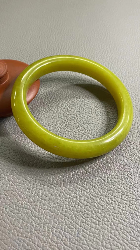 Gelang Bunga Emas Kuning Alami Ukuran 63-65mm Ukuran 64.2mm Lebar Sisi 11.6mm Batu Giok adalah semua Pola Bunga yang muncul secara alami Acak Sudah termasuk pajak pengiriman.