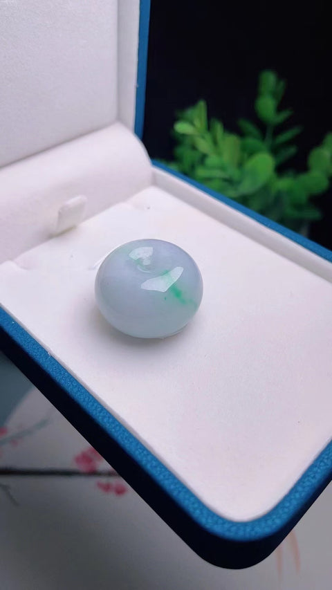 Liontin Jepitan Roti Jadeite Alami Ukuran 2,4 * 1,6 Batu giok ini bersih, halus dan hangat, tebal dan penuh warna, sudah termasuk pajak pengiriman.