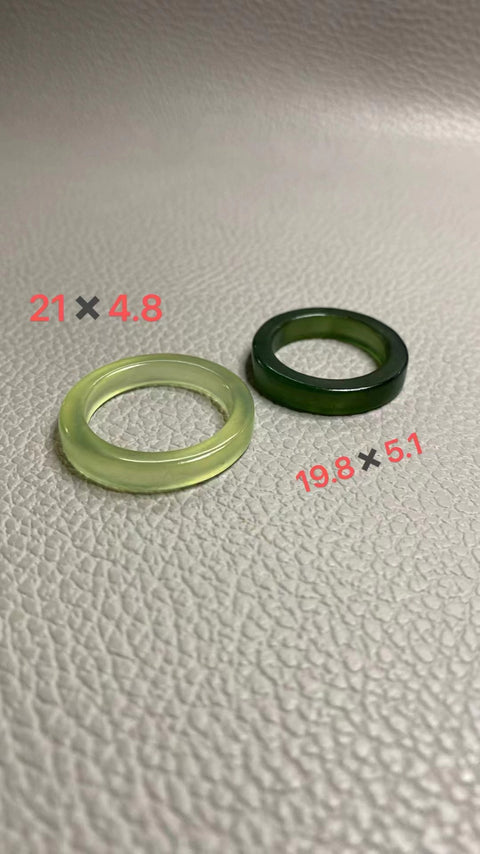 Batu Giok Cui Giok Es Hijau Cincin Giok bersih, halus dan hangat Ukuran seperti yang ditunjukkan Pengiriman dan pajak sudah termasuk.