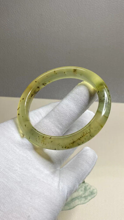 Gelang Bunga Selada Air Giok Cui Giok Alami Ukuran 56-58mm Ukuran 57.6mm Lebar Sisi 11mm Giok ini semuanya muncul secara alami dan polanya acak Sudah termasuk pajak pengiriman.