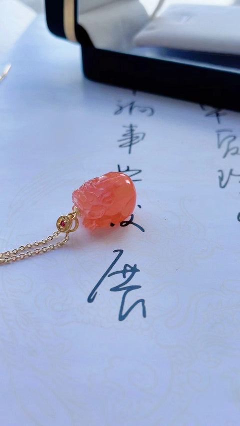 Kalung Nan Hong Alami 925 pengaturan perak Warna yang indah Ukuran 1.8 * 1.3mm Giok bersih dan halus Sudah termasuk pajak pengiriman.