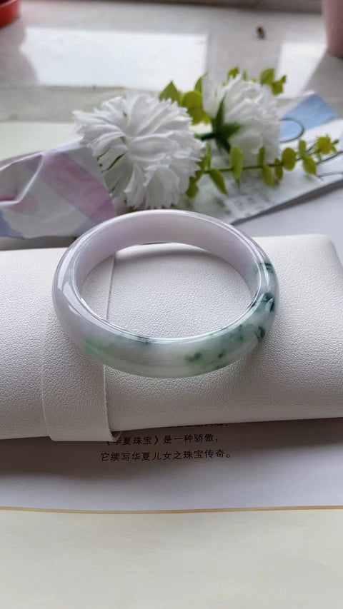 Gelang barang dari batu giok alami Bahan lubang tua Kepala air penuh dengan pola yang indah Ukuran 56mm Batu giok secara alami memiliki pola yang acak Termasuk pajak pengiriman