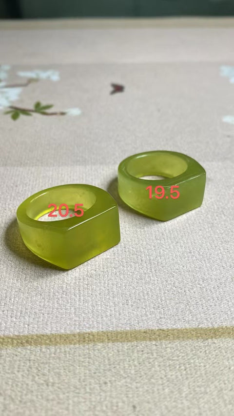 Cincin Giok Giok Emas Kuning Giok Cui Giok Alami Ukuran seperti yang ditunjukkan Cocok untuk 19-21mm Sudah termasuk pajak pengiriman.